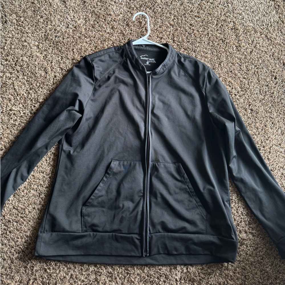 Women’s Black Uniform Advantage scrub jacket